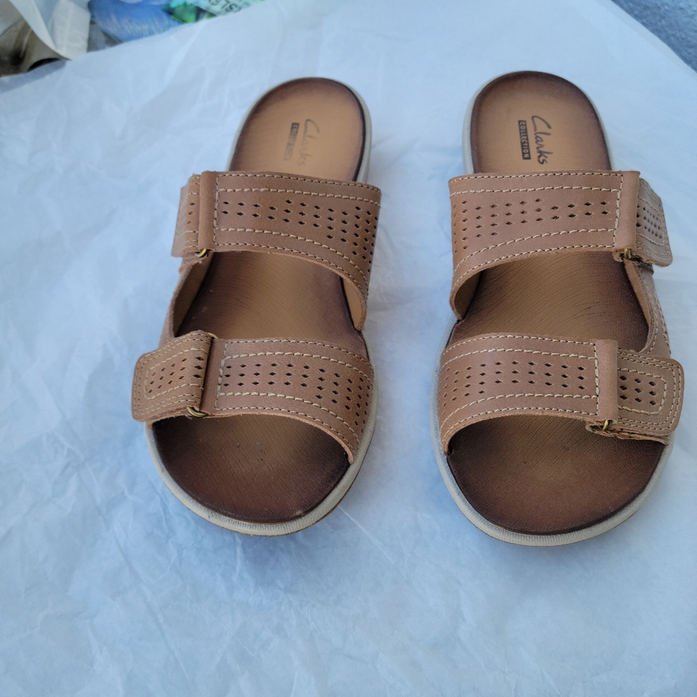 Sandals Clarks, Tan, size 6,